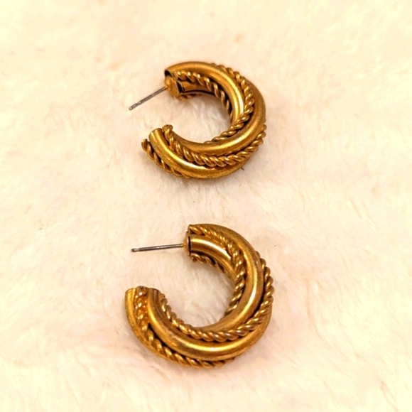 Vintage Elegant Goldtone Textured Hoop Pierced Earrings - Picture 4 of 5
